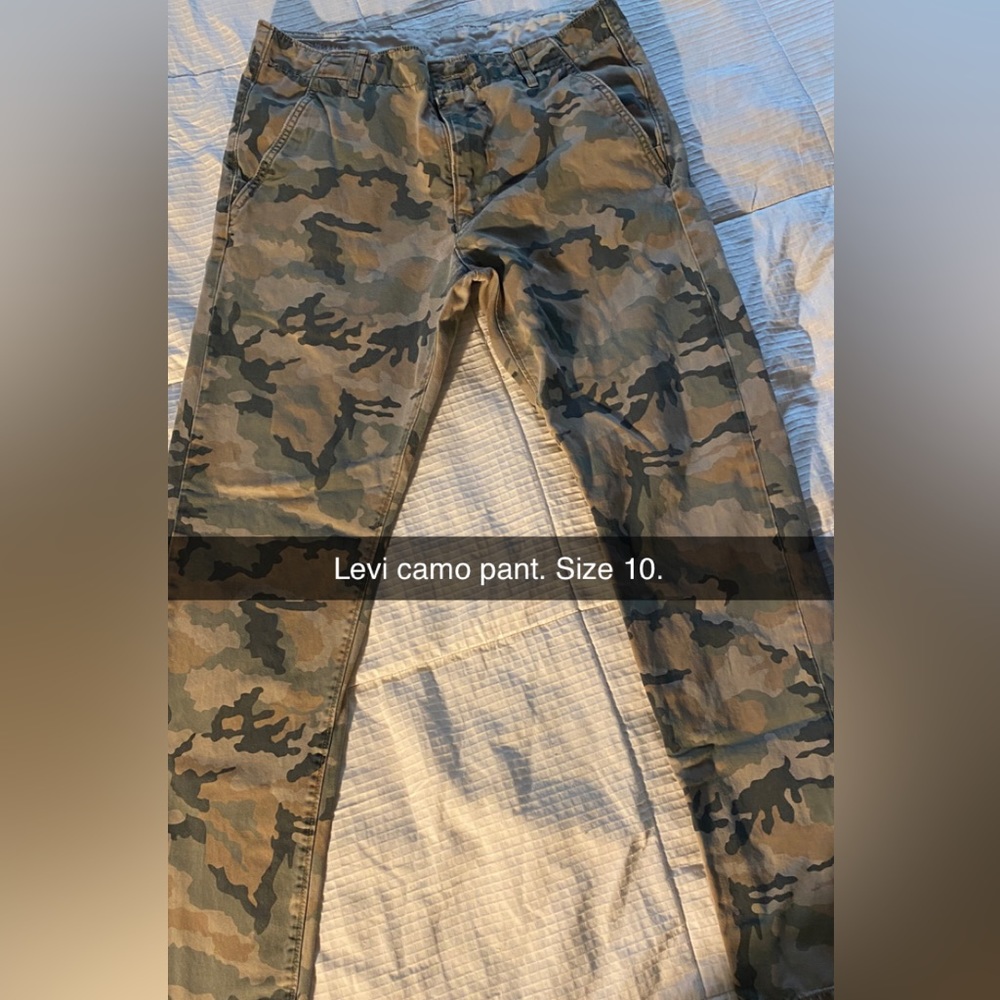 Levi camo print size 10